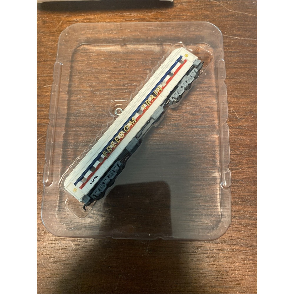 2007‎ Hallmark LIONEL FREEDOM TRAIN SLEEPER Ornament - Picture 4 of 5